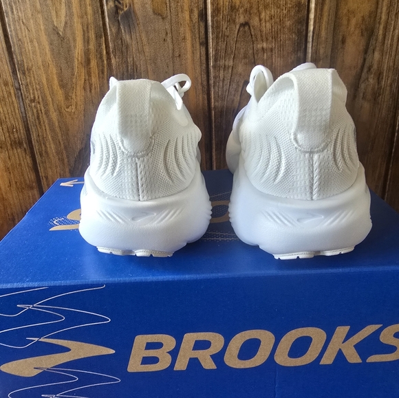 Women's Brooks Adrenaline 25 Size 7.5 Medium - Picture 5 of 12